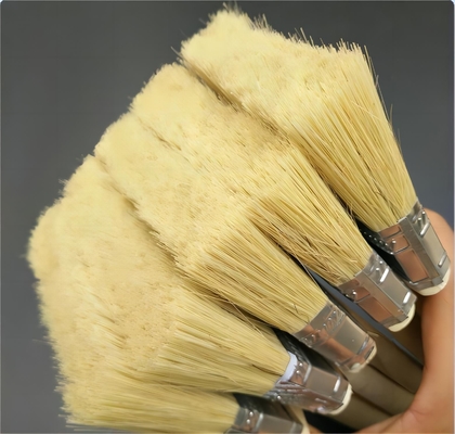 Aplicación de pintura de pared con pincel de pintura de cerdas puras de 4 pulgadas y mango de madera blanca
